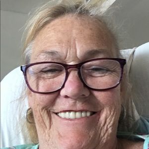 Meet your Posher, Dee